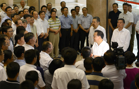 李克强：食品药品等涉及人民群众生命安全的领域必须更加严格监管