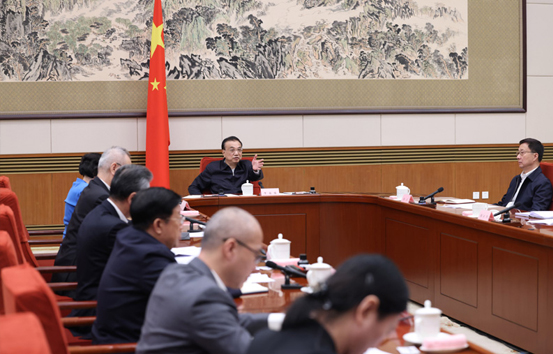李克强主持召开经济形势专家企业家座谈会 韩正出席